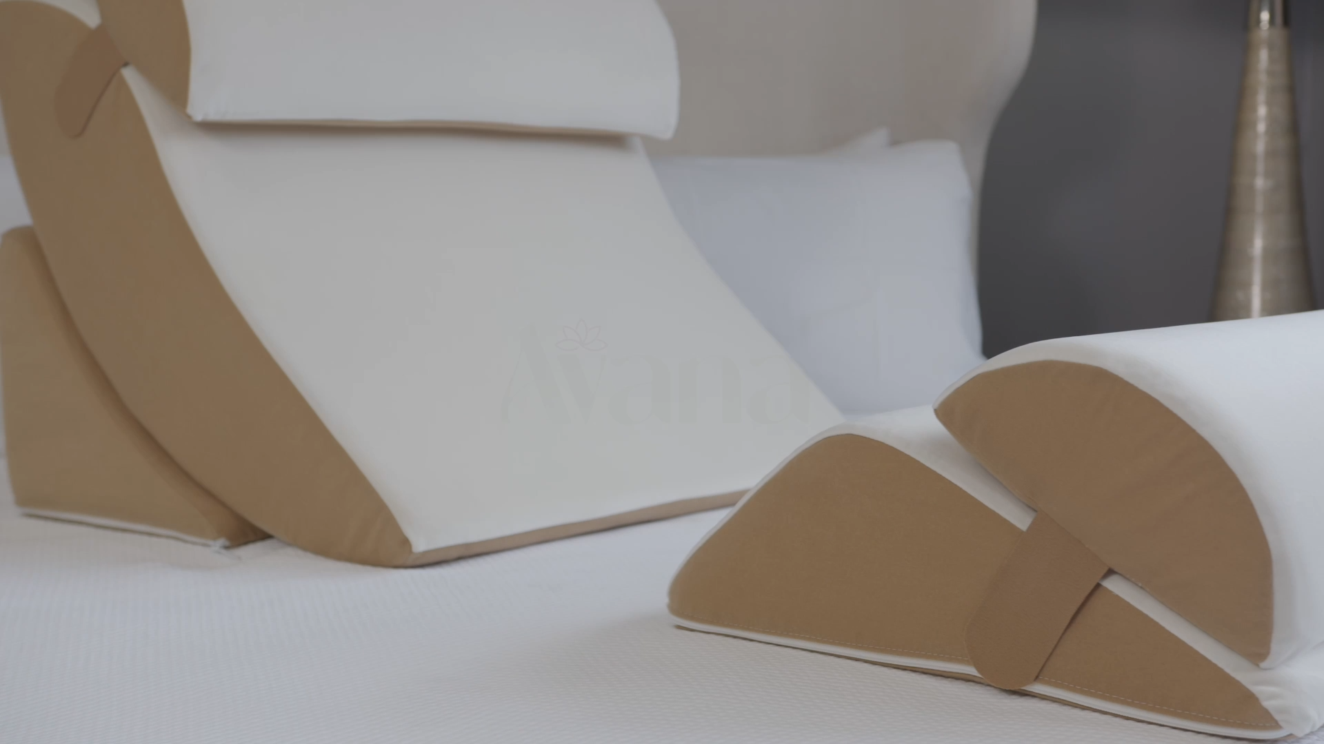 Video detailing features of Kindbed adjustable comfort pillows