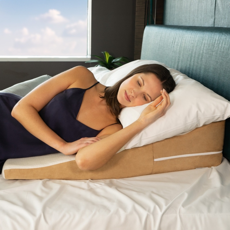 RELAX Wavy Inclined Side-Sleeper Memory Foam Wedge Pillow